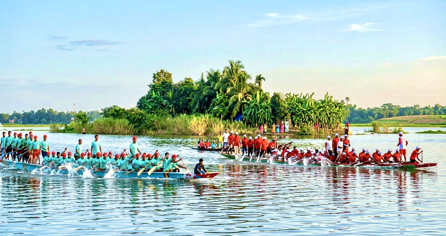 বৈঠার ছন্দ আর সারিগানের সুরে মাতোয়ারা শাল্লা